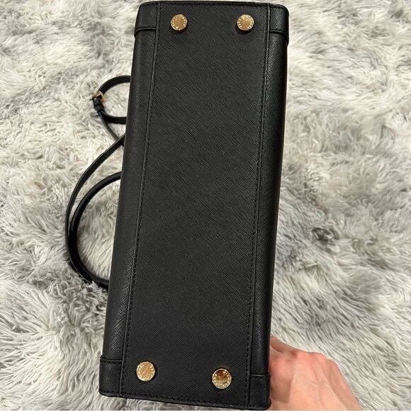 Michael Kors Black Leather Medium East West Dillon Tote w/ cross body strap - Picture 3 of 13